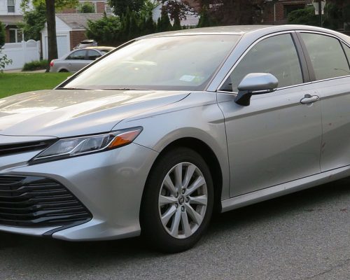 1200px-2018_Toyota_Camry_LE_front_6.13.18