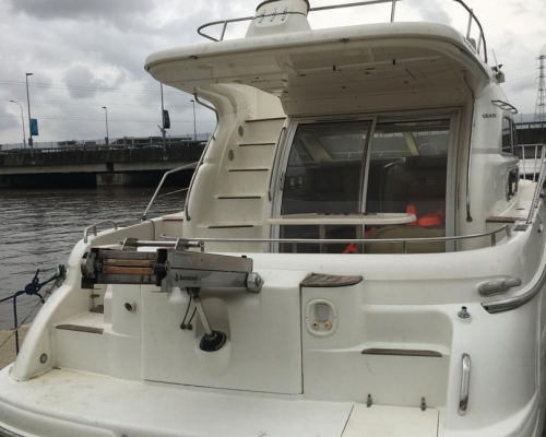 Yacht Cruiser Boat(Per Hour)